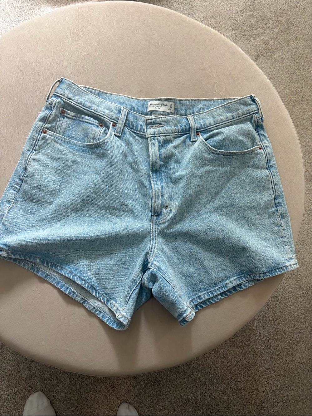 A & F 4” Mom Short High Rise